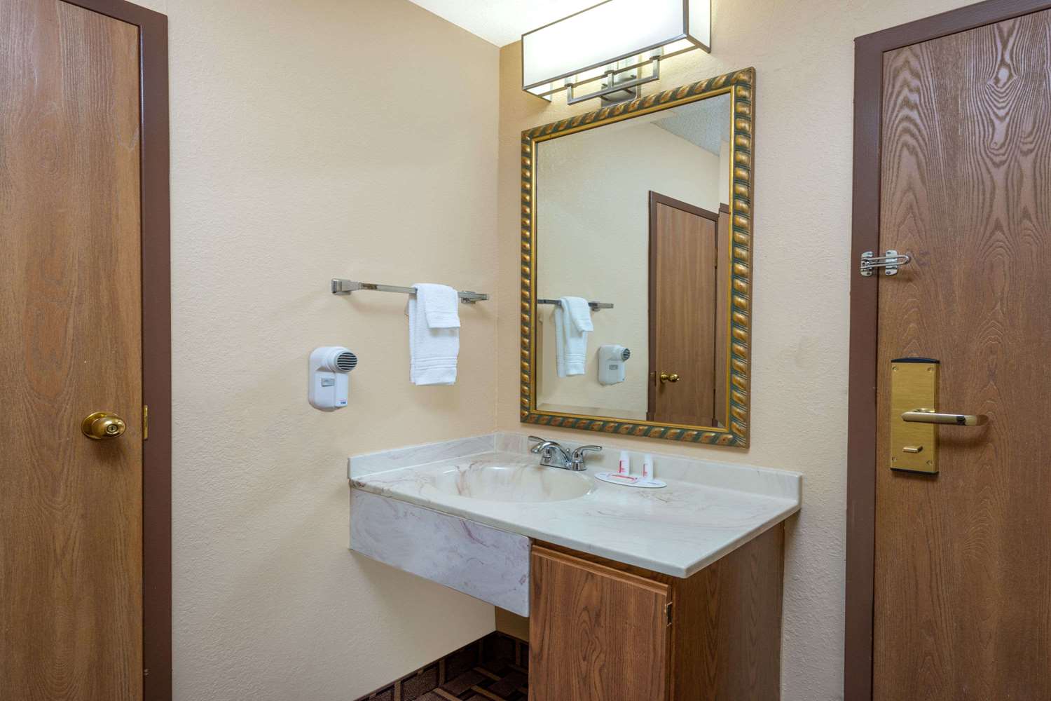 Super 8 by Wyndham Charleston/Sikeston East MO 9/10