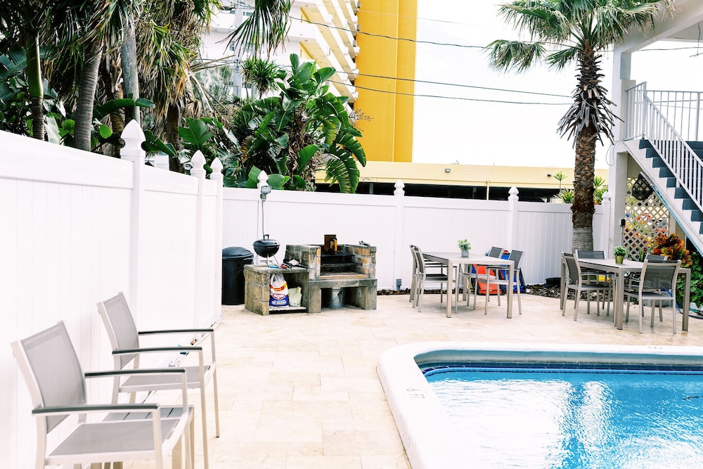 Beachside Garden Apartments By Lowkl 39/50