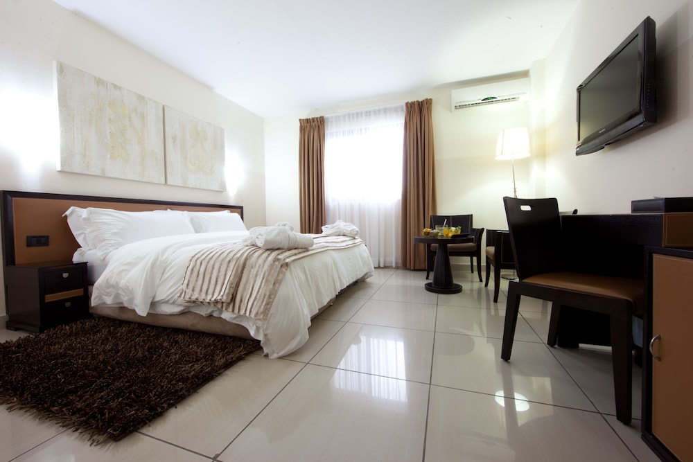 Oak Plaza East Airport Hotel 13/47