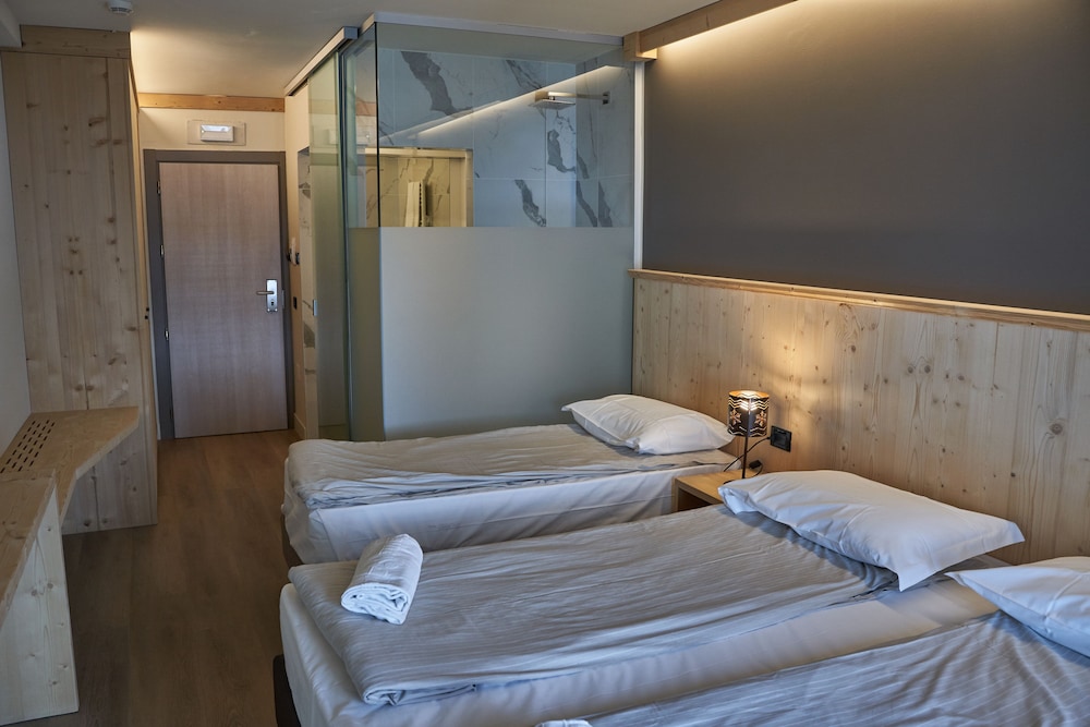 Hotel Piandineve 33/64