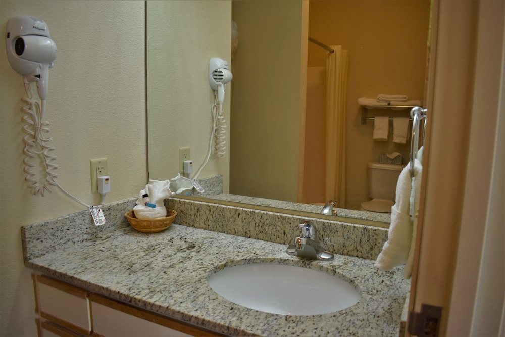 Baymont by Wyndham Wichita East 10/39