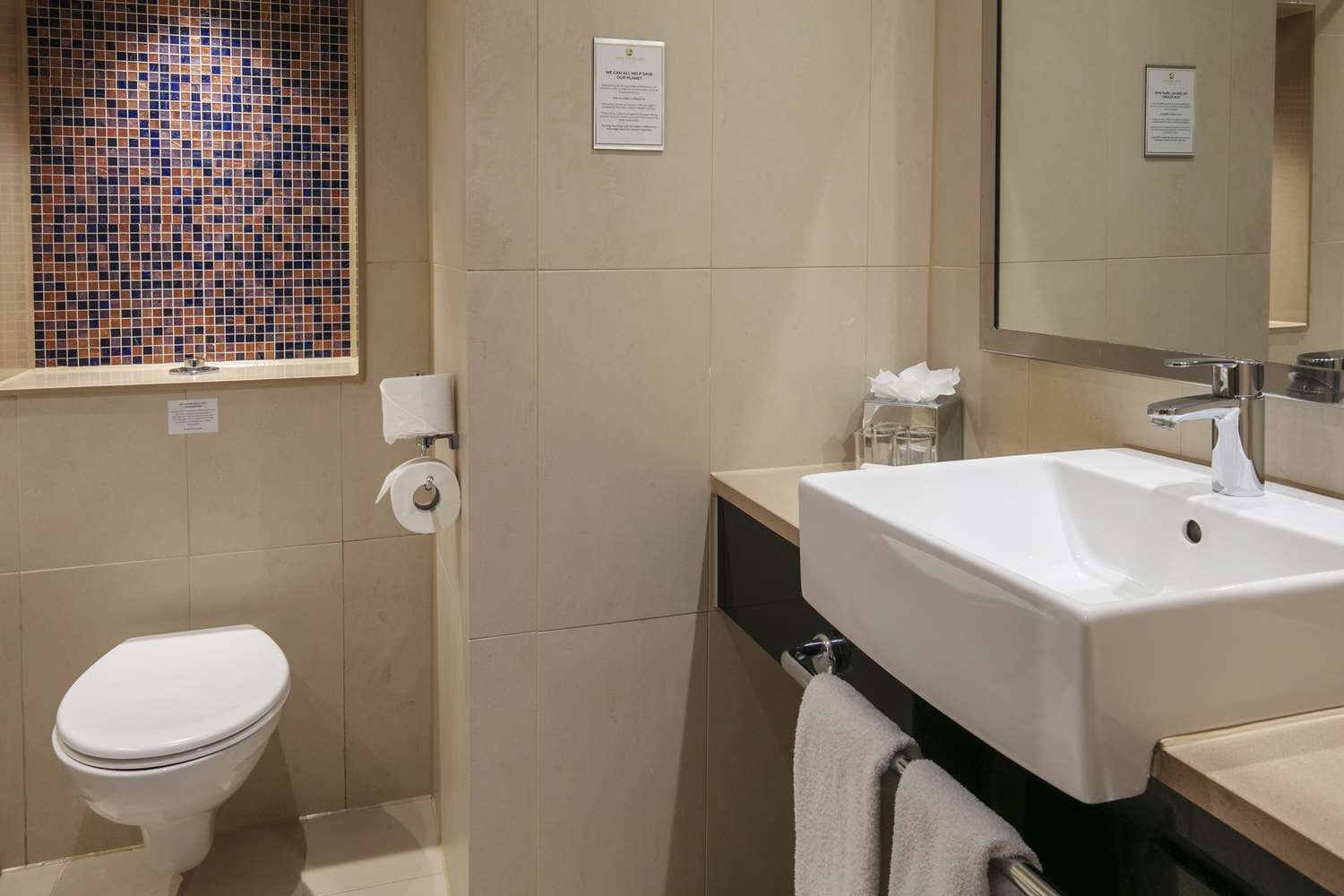 The Crown London, WorldHotels Distinctive 44/47