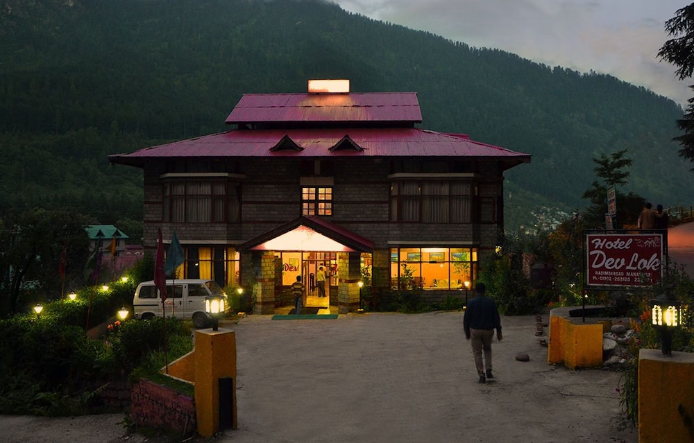 HOTEL DEVLOK 6/49