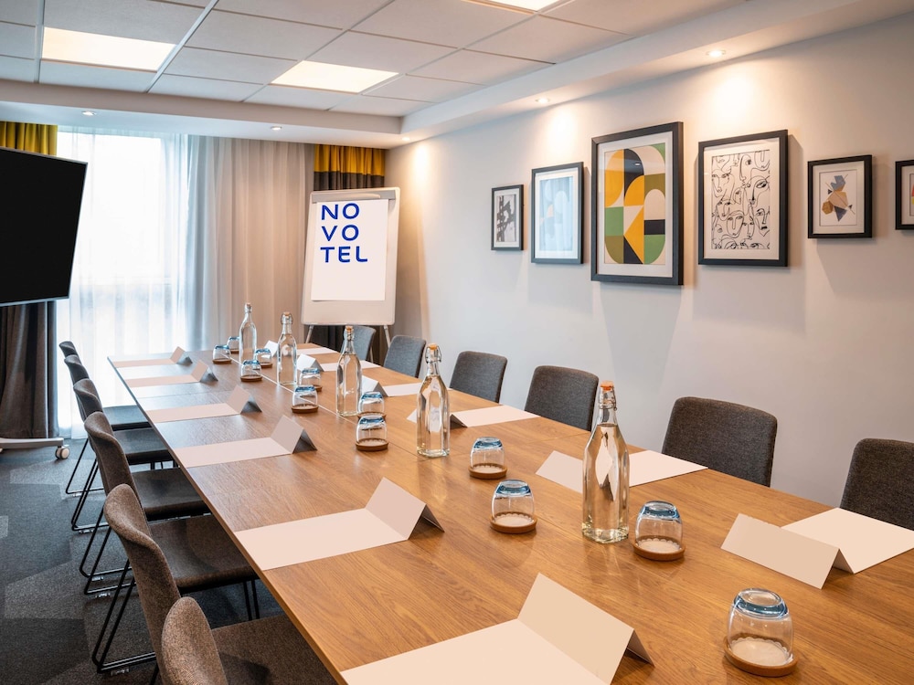 NOVOTEL EDINBURGH PARK 62/71