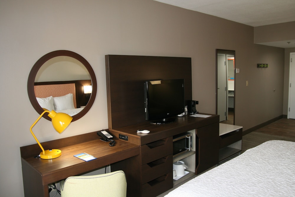 Hampton Inn & Suites Concord/Charlotte 51/57
