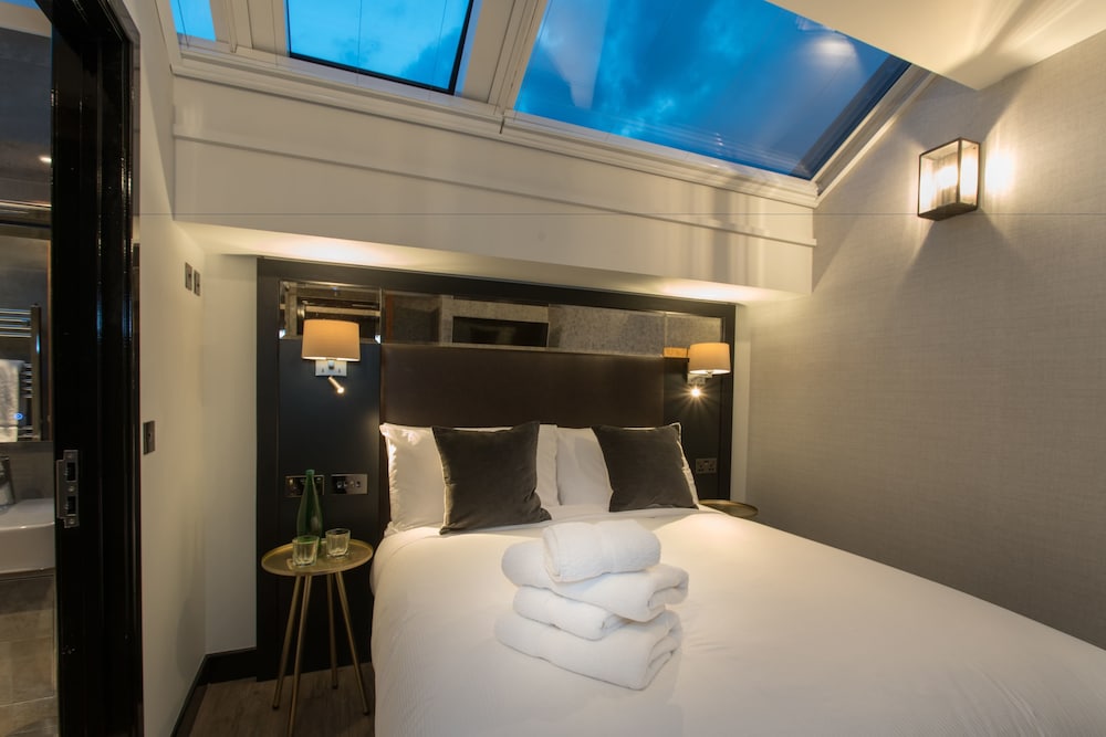 Camden Enterprise Hotel 20/50