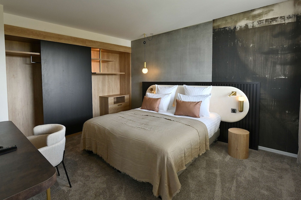 Golden Tulip Reims 12/50