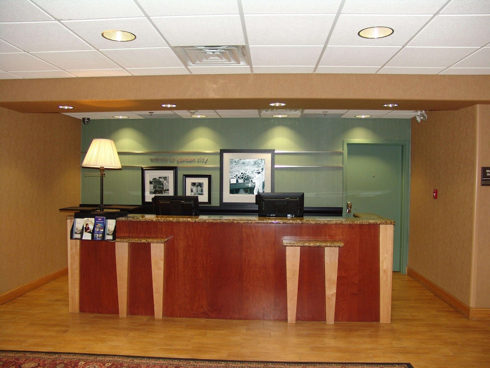 Hampton Inn Garden City, KS 4/33