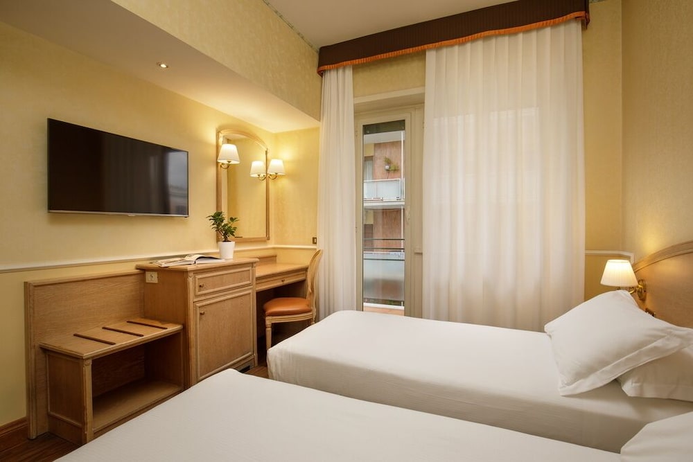 Santa Costanza Hotel 24/50