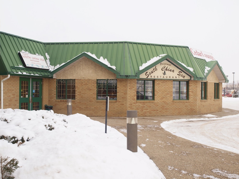Travelodge by Wyndham Lacombe 50/54