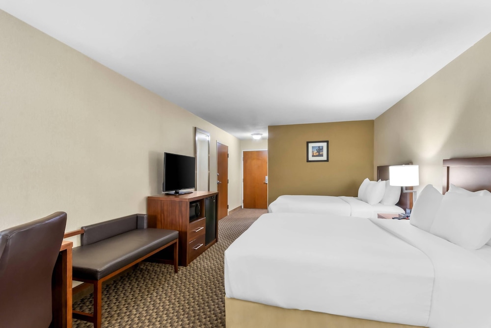 Suite, 2 Queen Beds, Sofa