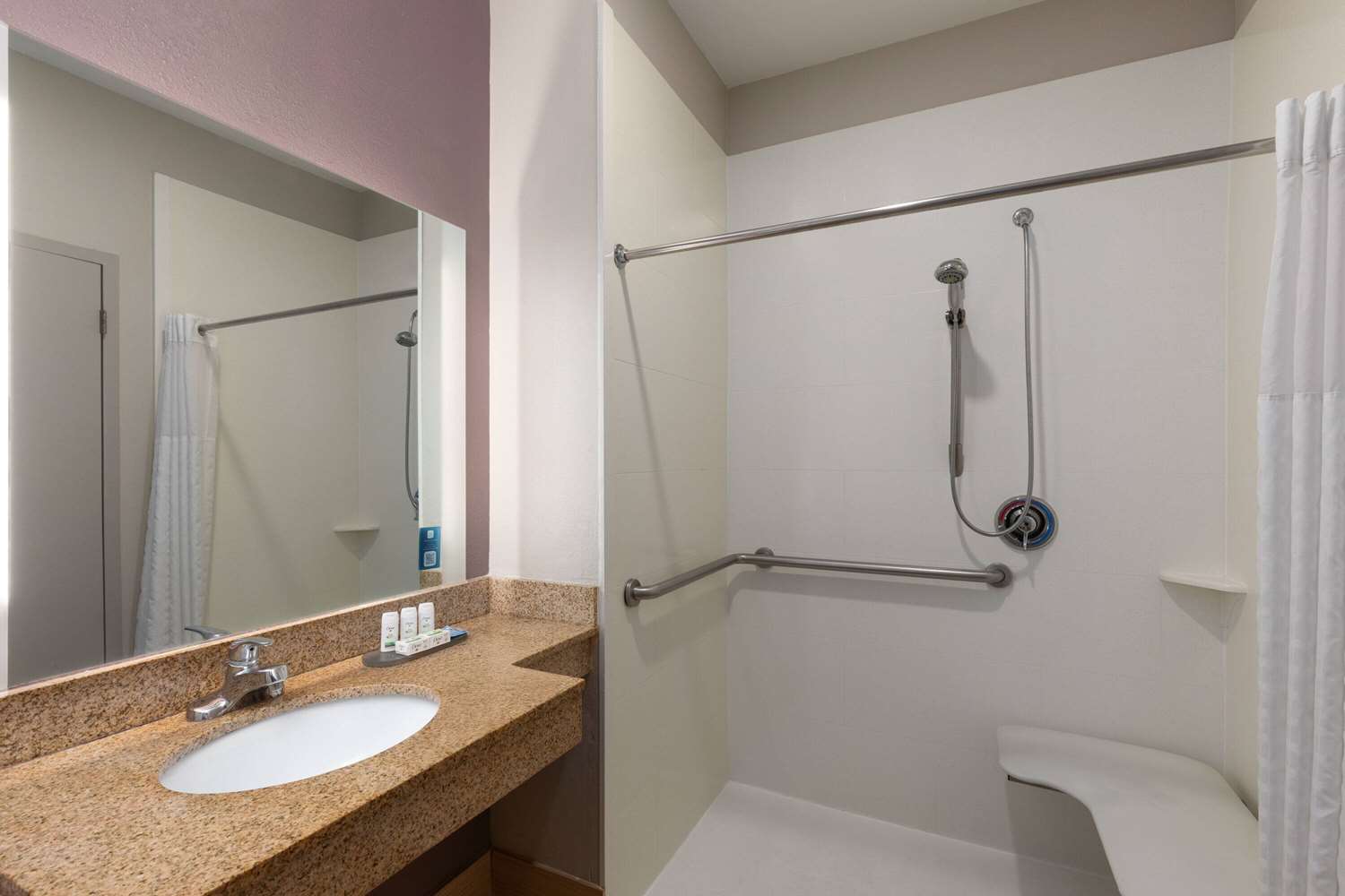 La Quinta Inn & Suites by Wyndham Snellville-Stone Mountain 16/19