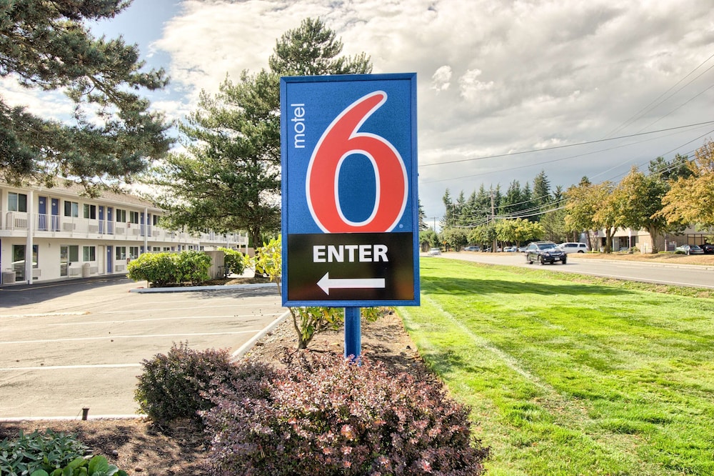Motel6 Everett, WA - North 34/38