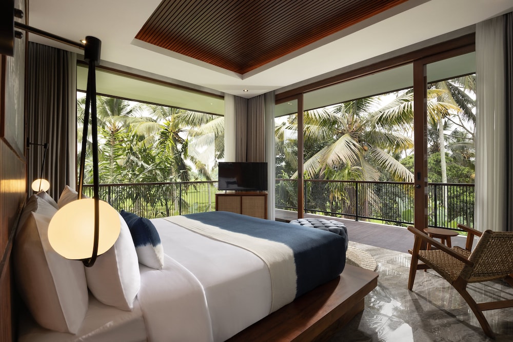 Presidential, Inara, 1 King and 2 Queen Beds, Rice Field View
