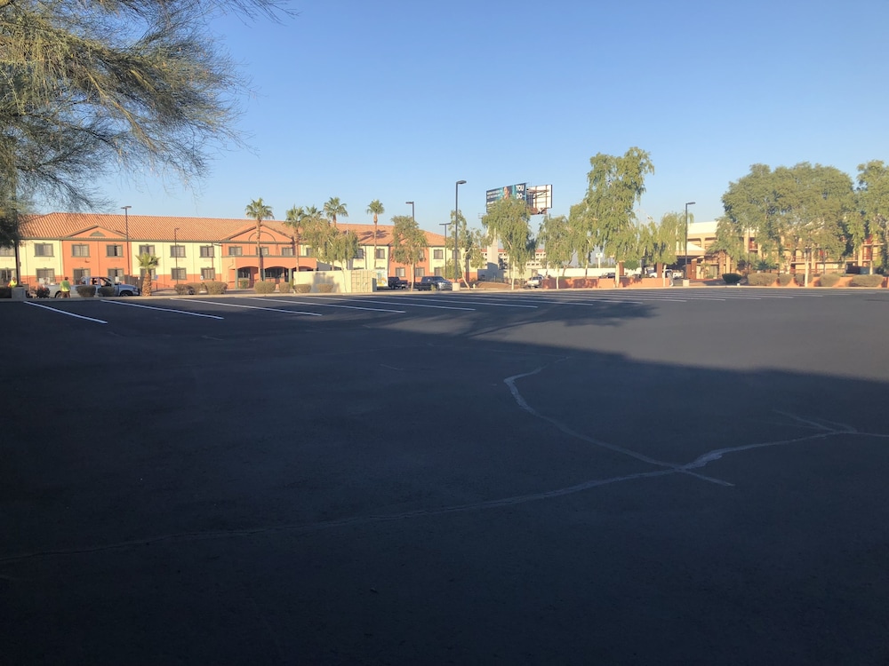 Baymont by Wyndham Phoenix I-10 near 51st Ave 34/55