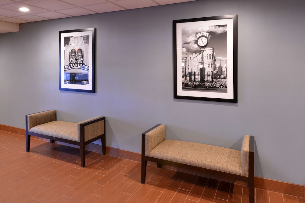 Hampton Inn Utica 22/31
