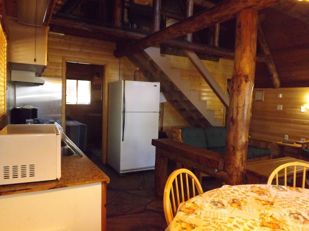 Arizona Mountain Inn and Cabins 34/50