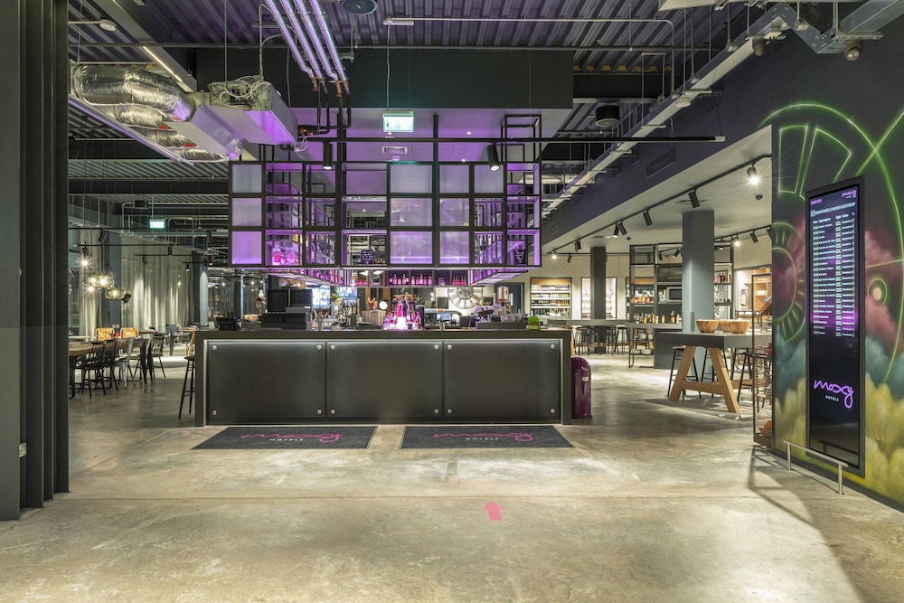 MOXY LONDON HEATHROW AIRPORT 3/39