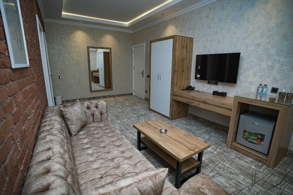 Lakeside Hotel & Spa 25/33