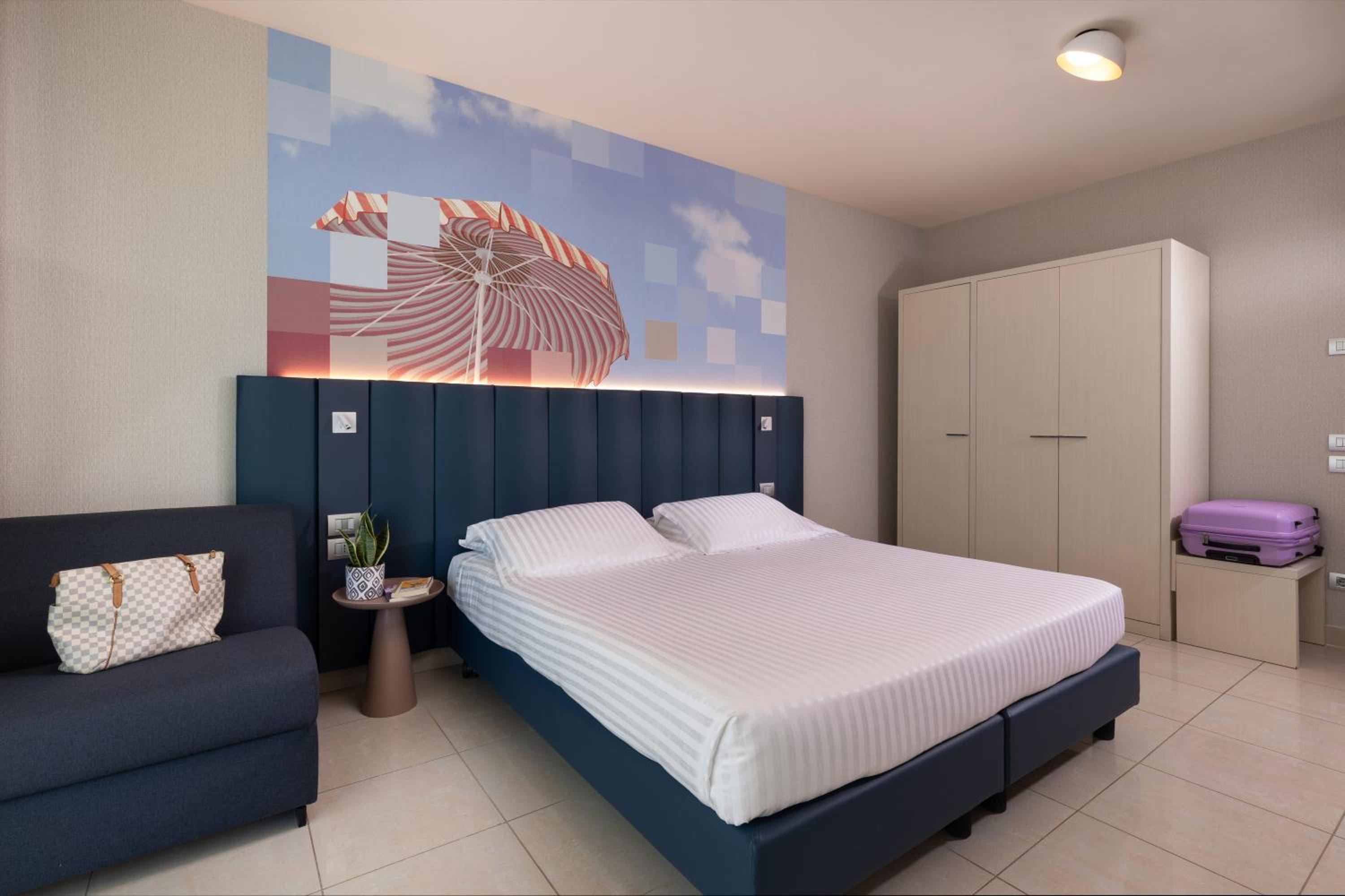 Superior, Double Bed, Side Sea View, Balcony، MERCURE RIMINI ARTIS 4/10