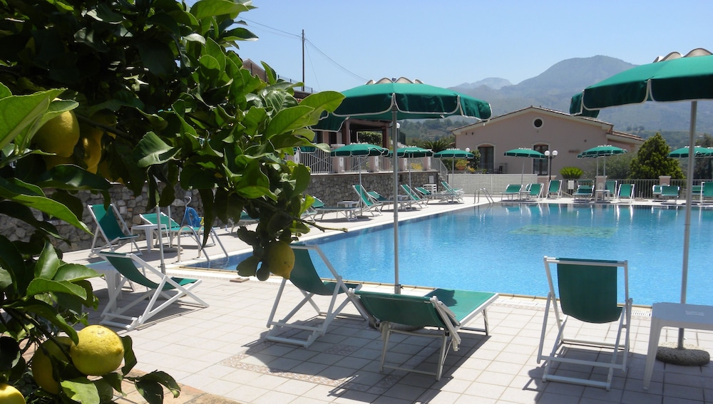 Hotel Ristorante Borgo La Tana 41/50