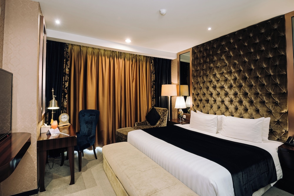 DELUXE, SINGLE, KING BED