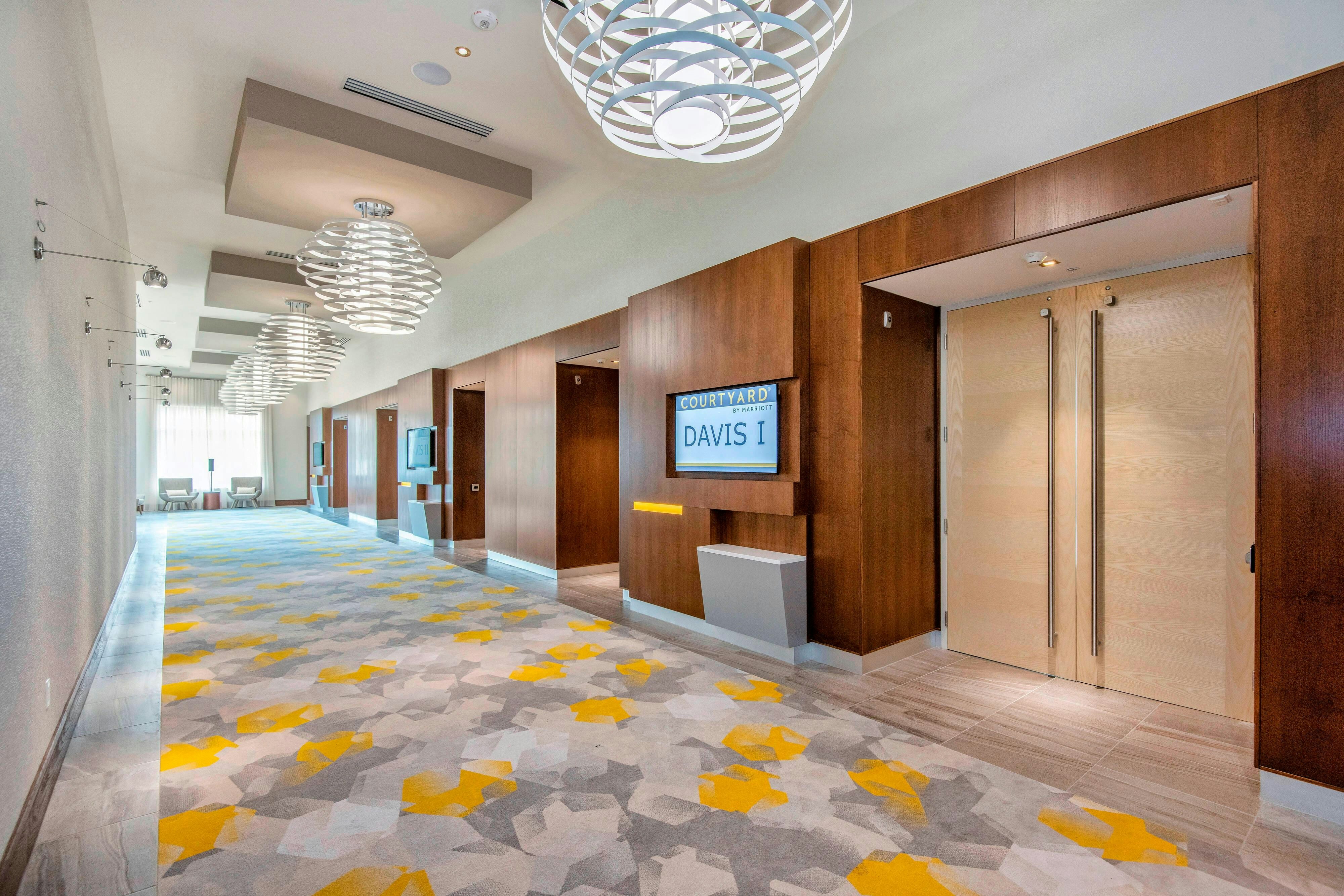 Courtyard By Marriott Raleigh Cary/Parkside Town Commons 50/52