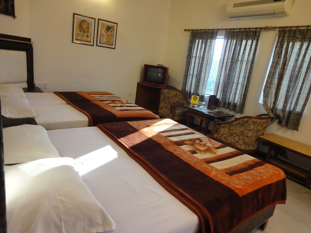 TAJ PLAZA HOTEL 20/51