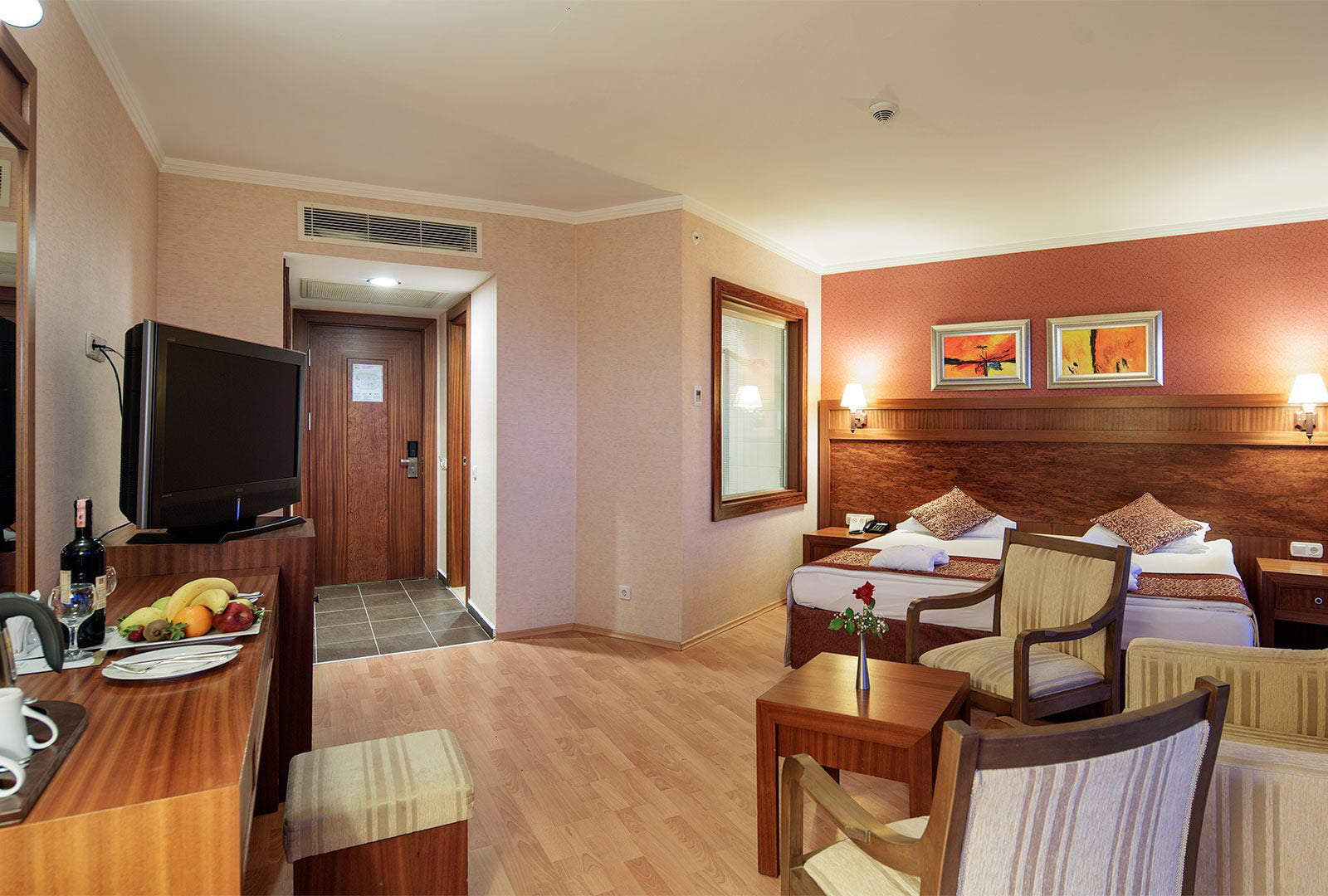 Suite, Land View
