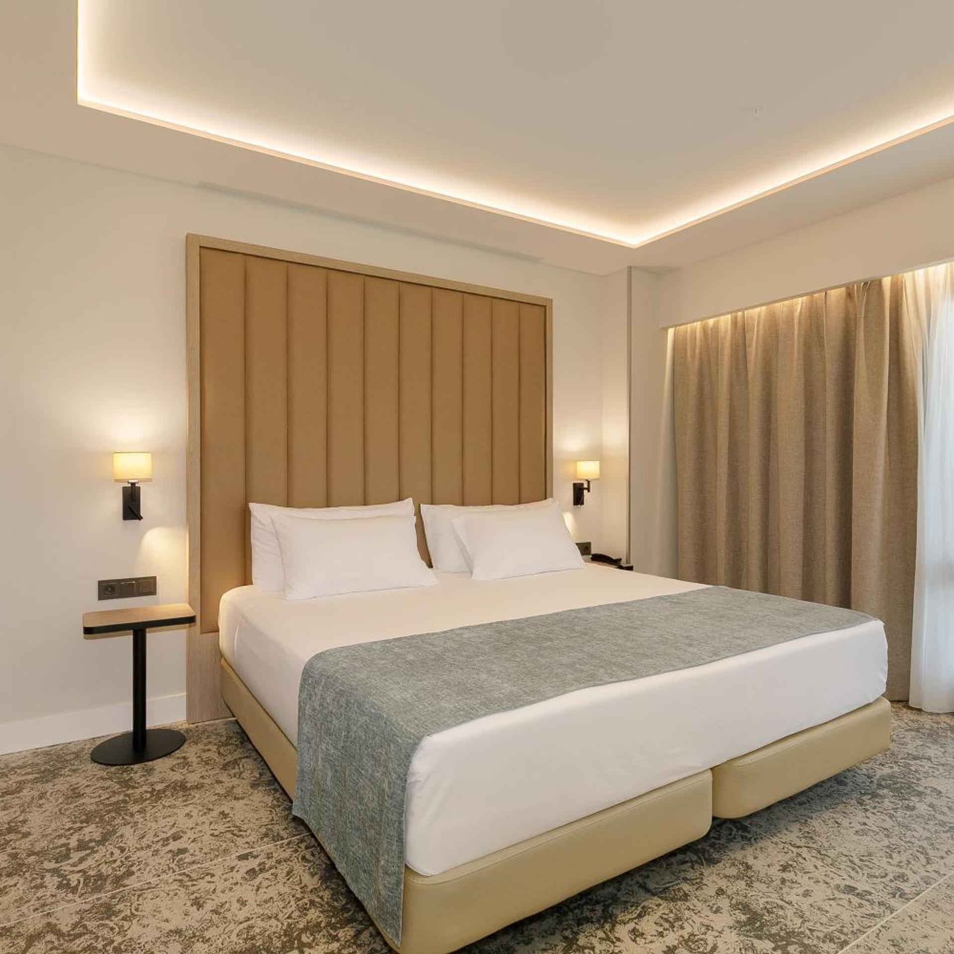 Sol, Suite, Side Sea View