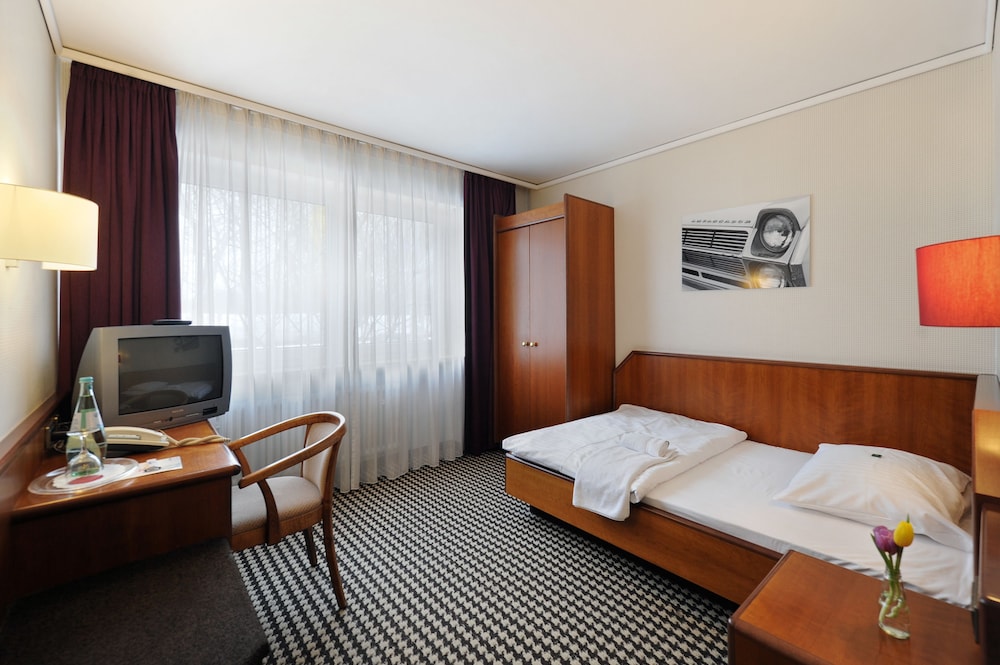 Ambassador Parkhotel 16/43