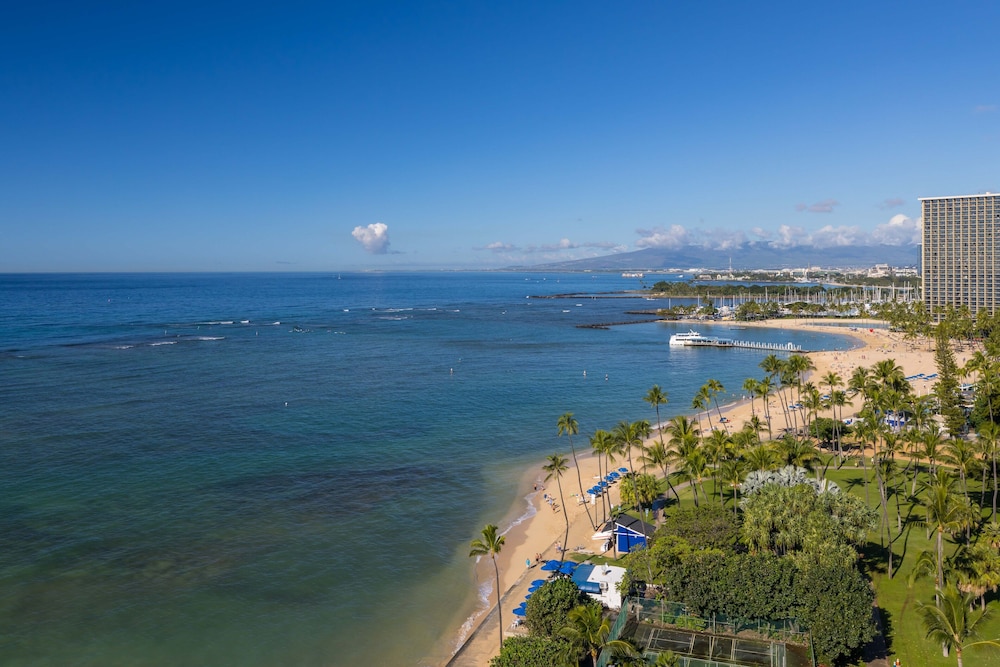 Waikiki Shore by OUTRIGGER 77/81