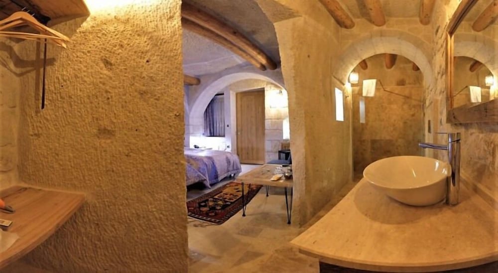 Mahzen Cave Hotel 50/55