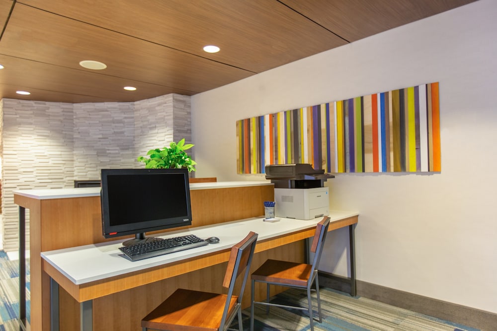 Holiday Inn Express Hotel & Suites Surprise 46/57