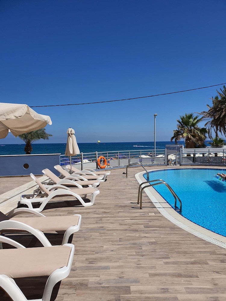 Eleni Beach 39/49