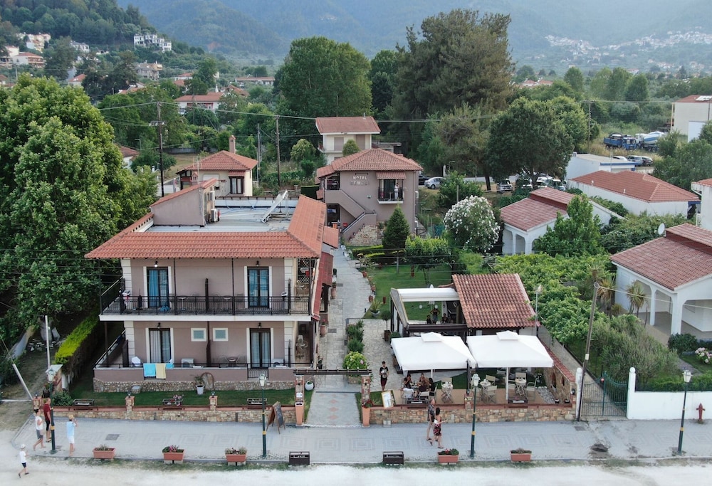 Kamelia Hotel 7/50