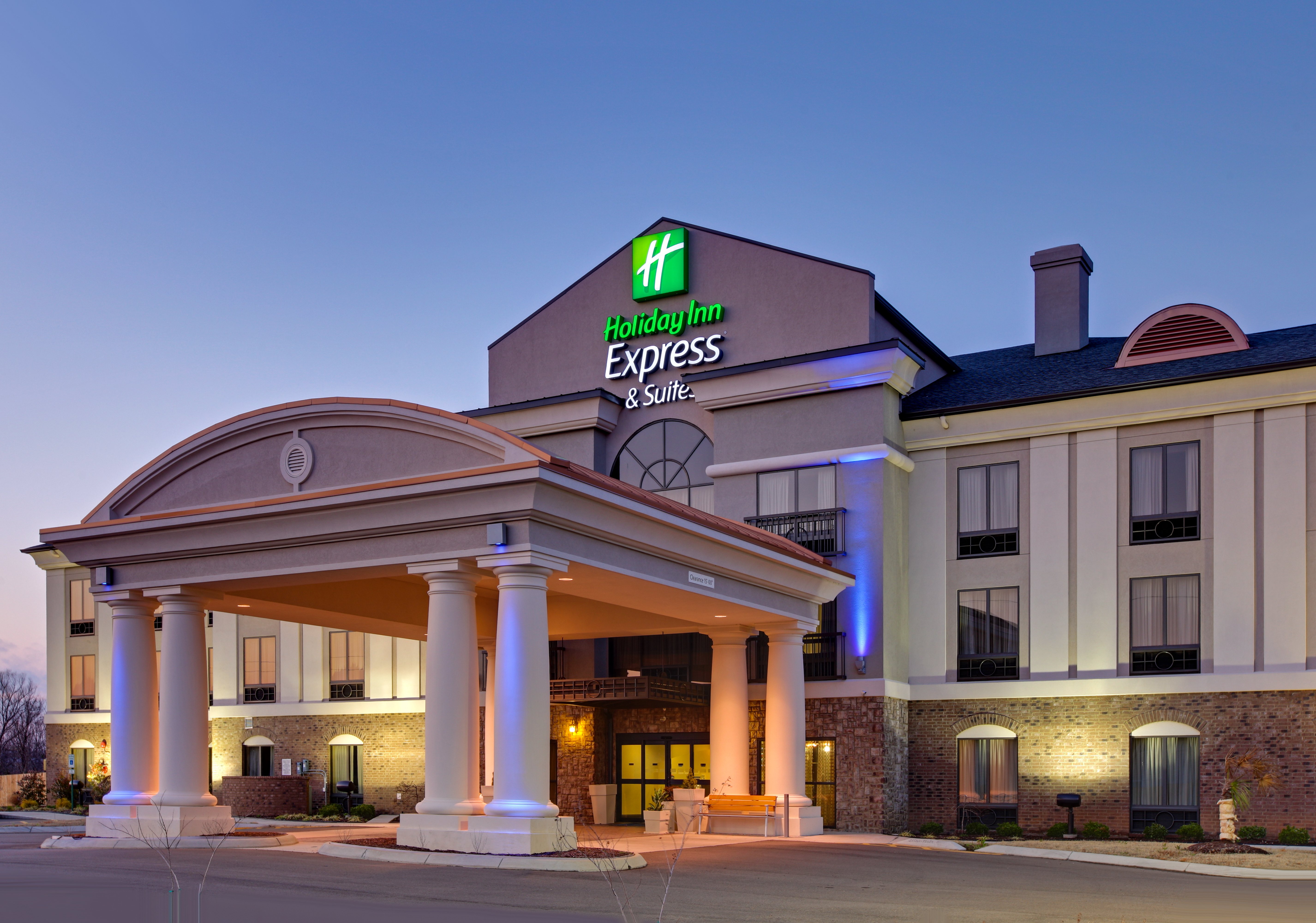 Holiday Inn Express Suites Covington 2/40