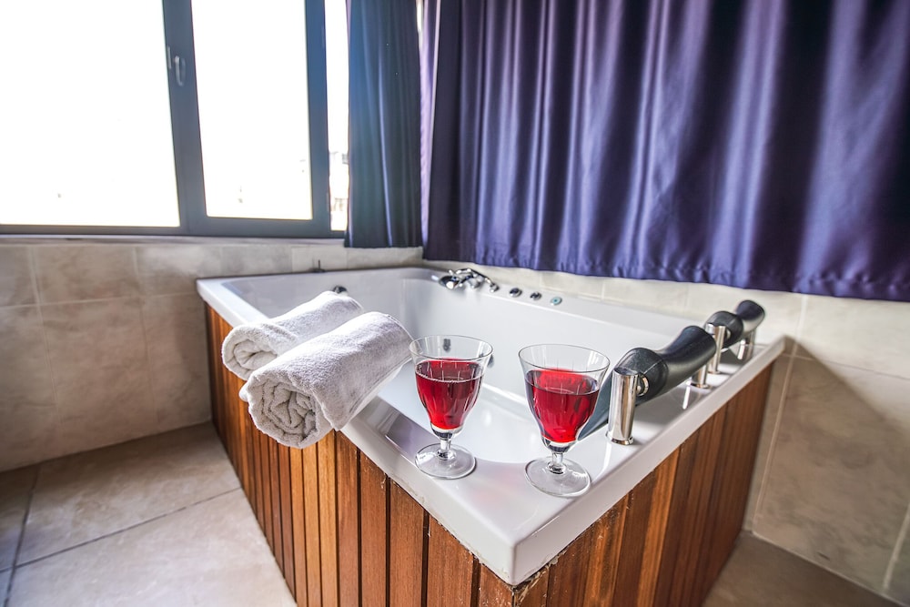 Mitani Suites 38/50