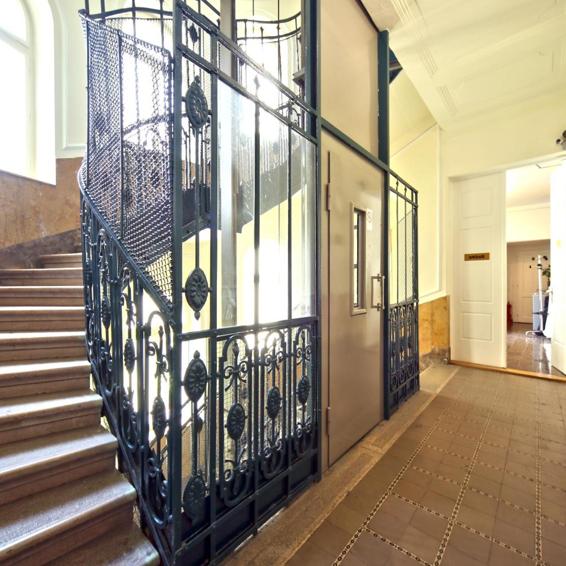 Amber Terrace Studio 3/86