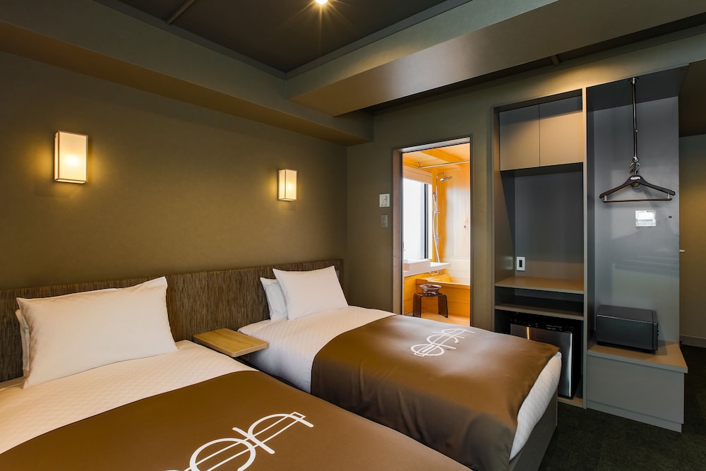 CLASSIC, TWIN BEDS, PRIVATE BATHROOM