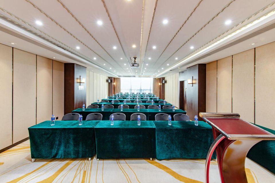 Fancy Hotel (Shenzhen North Railway Station) 16/18