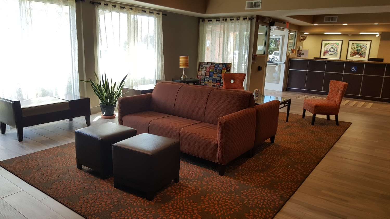 Airport Inn and Suites 15/28