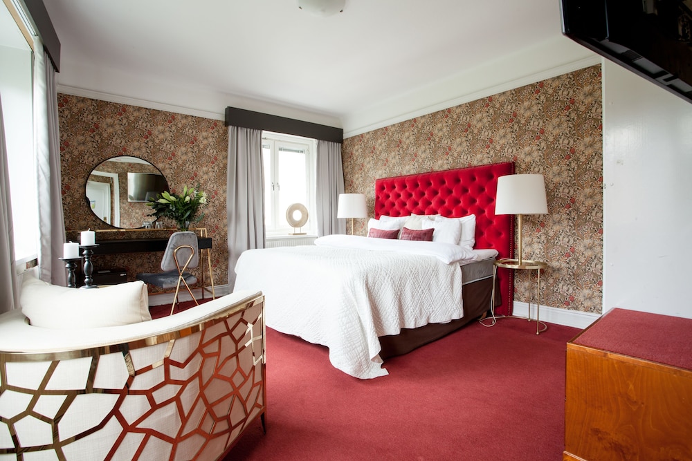 Centric Hotel 33/66