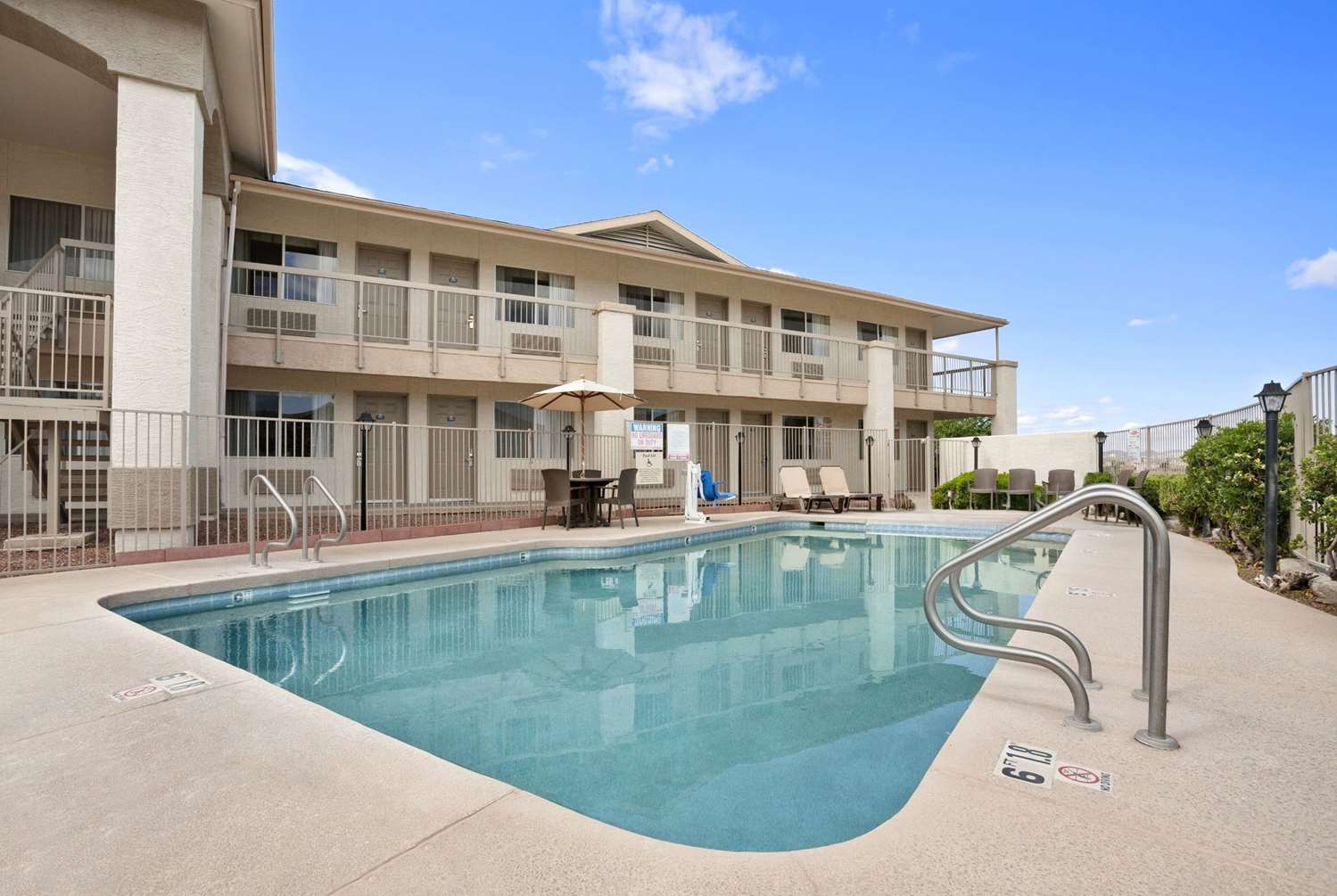 Days Inn by Wyndham Globe, Arizona 2/21