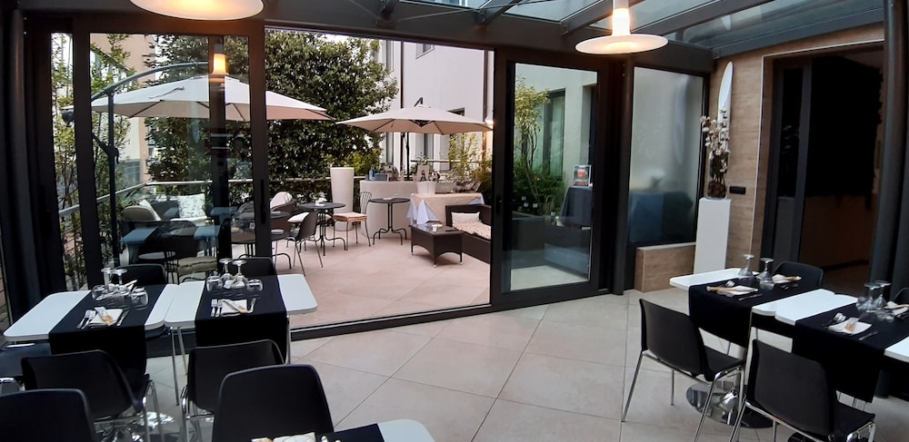 Continental Urban Art Hotel 33/40