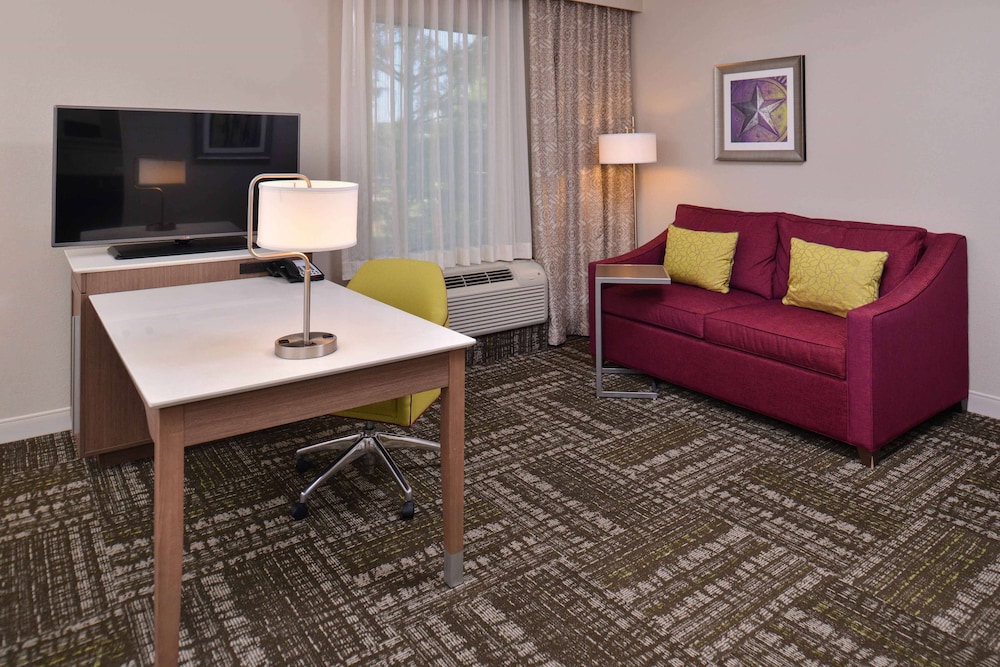 Hampton Inn Suites Dallas Market Center 51/75