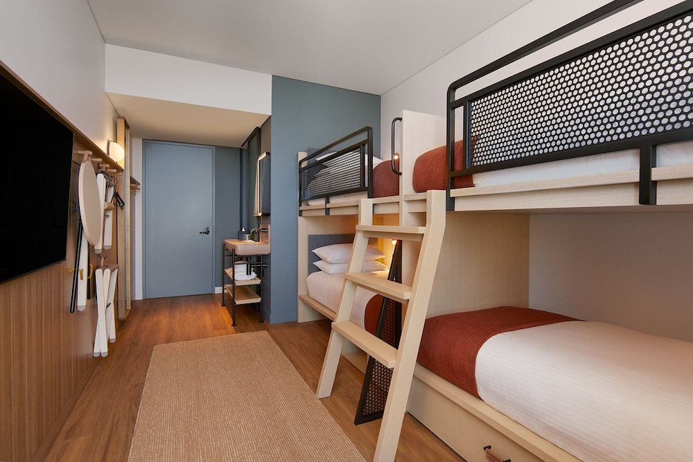 Moxy, Guest Room, Quadruple, Twin Beds, 2 Bunk Beds