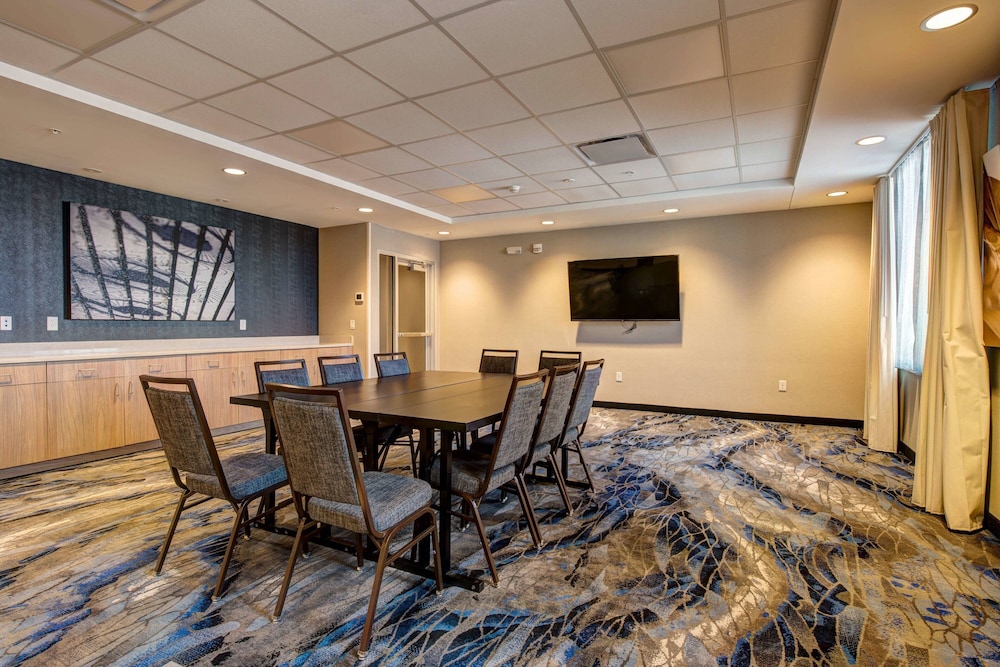 Fairfield Inn & Suites by Marriott Minneapolis North 32/36