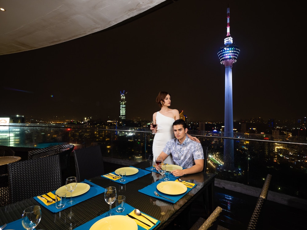 The Penthouse Klcc 24/32