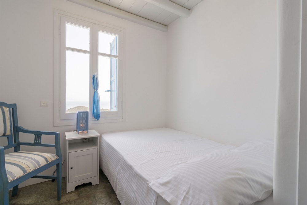 SERIFOS BEACH HOTEL 15/50